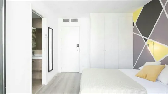 Rooms in Barcelona Ciutat Vella - photo 3