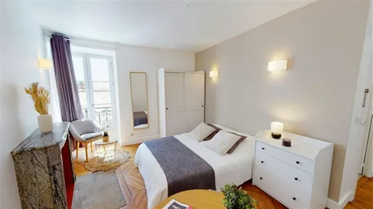 Rooms in Paris 8ème arrondissement - photo 2