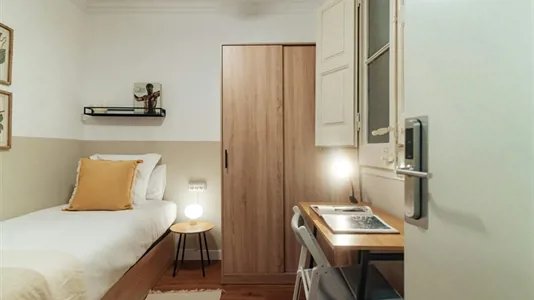 Rooms in Barcelona Eixample - photo 2