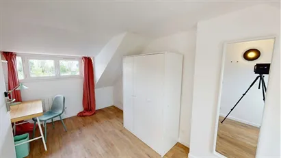 Room for rent in Boulogne-Billancourt, Île-de-France