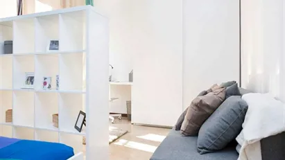 Room for rent in Milano Zona 8 - Fiera, Gallaratese, Quarto Oggiaro, Milan