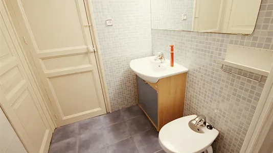 Rooms in Barcelona Eixample - photo 10