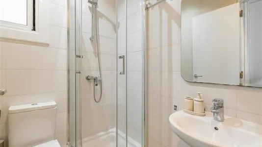 Rooms in Barcelona Ciutat Vella - photo 8