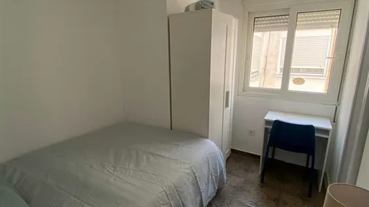 Rooms in Manises - photo 1