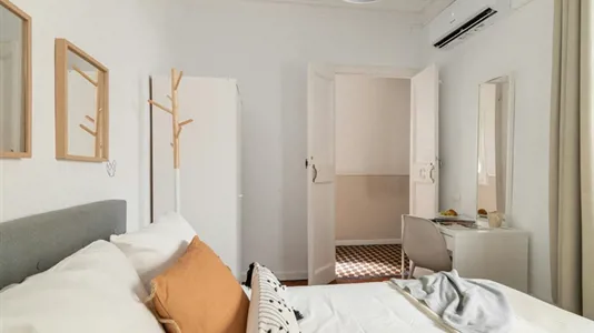 Rooms in Barcelona Ciutat Vella - photo 1