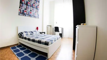 Room for rent in Milano Zona 6 - Barona, Lorenteggio, Milan