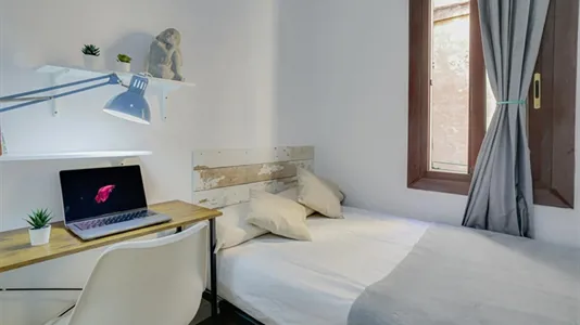 Rooms in Barcelona Ciutat Vella - photo 1