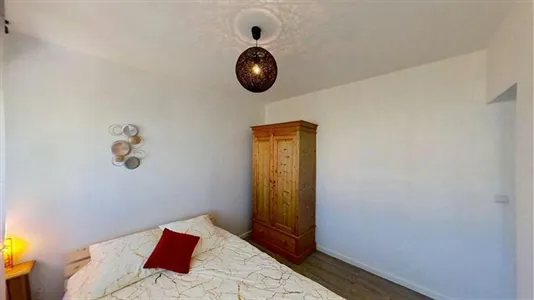 Rooms in Saint-Julien-en-Genevois - photo 2