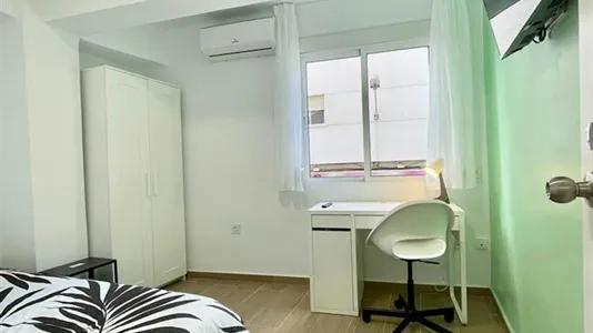 Rooms in Málaga - photo 9