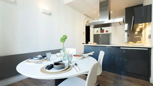 Rooms in Barcelona Ciutat Vella - photo 8