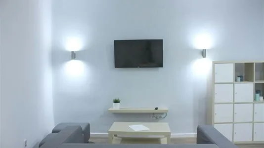 Rooms in Madrid Centro - photo 10