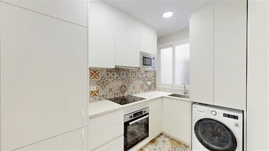 Rooms in Barcelona Sants-Montjuïc - photo 4