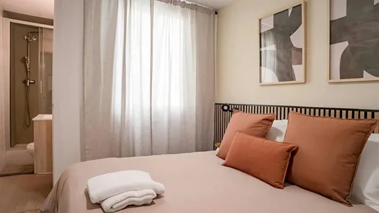 Rooms in Barcelona Ciutat Vella - photo 2