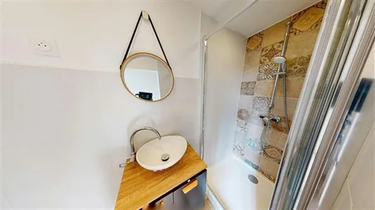 Rooms in Angoulême - photo 3