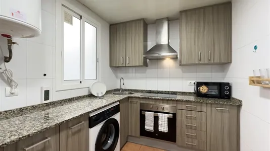 Rooms in Barcelona Ciutat Vella - photo 4