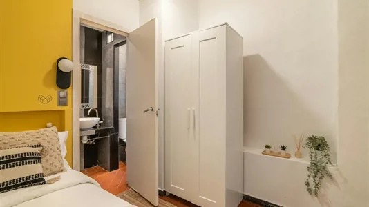 Rooms in Barcelona Ciutat Vella - photo 2