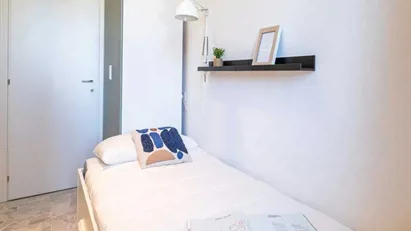 Room for rent in Milano Zona 6 - Barona, Lorenteggio, Milan