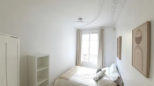 Rooms in Paris 8ème arrondissement - photo 4