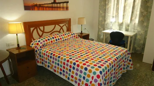 Rooms in Córdoba - photo 3