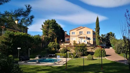Houses in Colmenar Viejo - photo 1