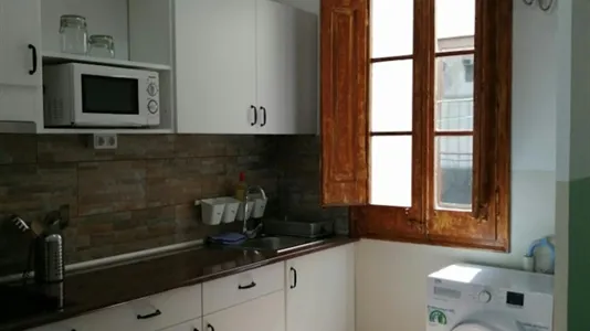Rooms in Barcelona Ciutat Vella - photo 9