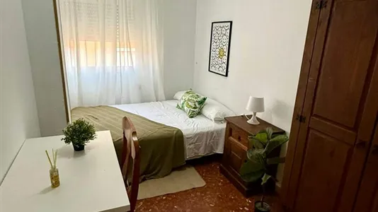 Rooms in Almería - photo 2