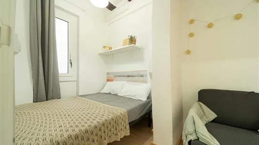 Rooms in Barcelona Ciutat Vella - photo 1