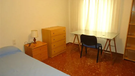 Rooms in Córdoba - photo 1