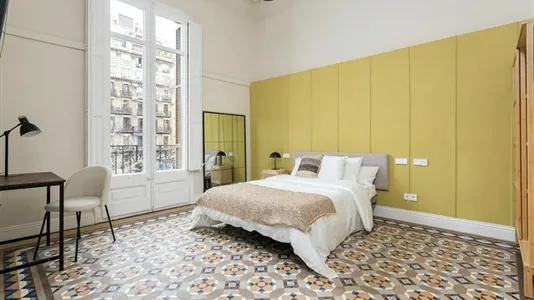 Rooms in Barcelona Eixample - photo 2