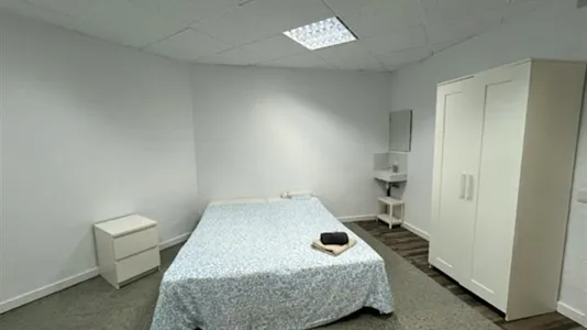 Rooms in Barcelona Eixample - photo 2