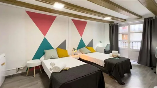 Rooms in Barcelona Ciutat Vella - photo 1