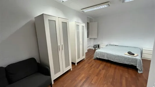 Rooms in Barcelona Eixample - photo 2