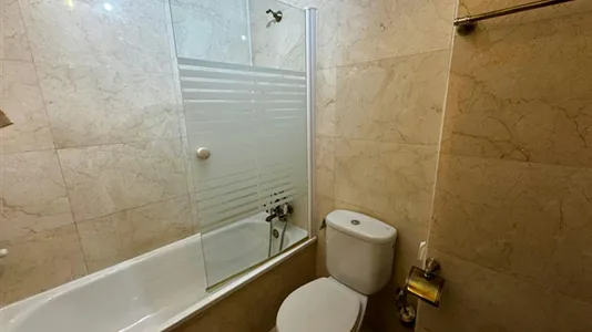 Rooms in El Encinar de los Reyes - photo 6