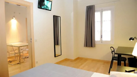 Rooms in Barcelona Ciutat Vella - photo 2