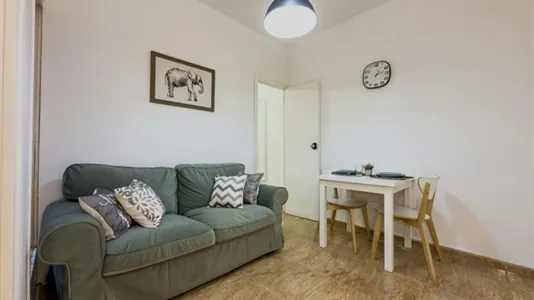 Rooms in Barcelona Sants-Montjuïc - photo 4