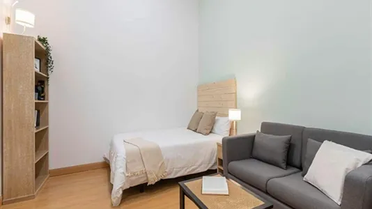 Rooms in Madrid Centro - photo 10