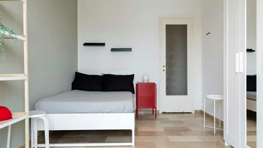 Rooms in Milano Zona 5 - Vigentino, Chiaravalle, Gratosoglio - photo 2