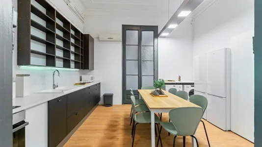 Rooms in Barcelona Ciutat Vella - photo 7