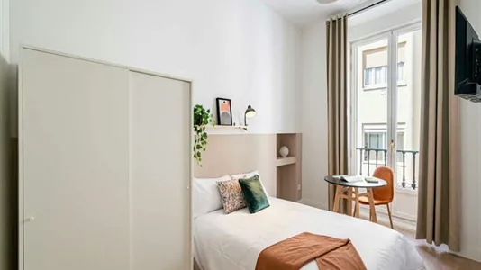Rooms in Madrid Centro - photo 9