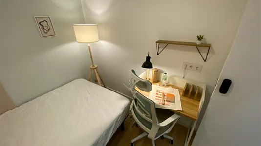 Rooms in Barcelona Ciutat Vella - photo 5