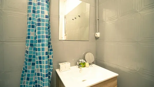 Rooms in Barcelona Ciutat Vella - photo 9