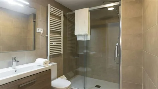 Rooms in Barcelona Ciutat Vella - photo 7