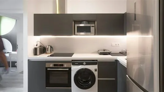 Rooms in Barcelona Ciutat Vella - photo 4