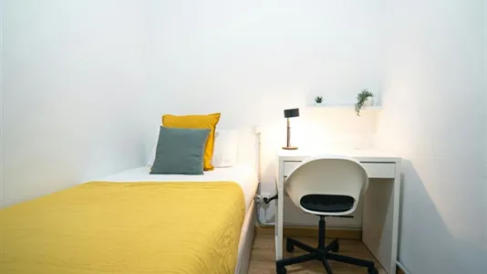 Rooms in Barcelona Ciutat Vella - photo 2