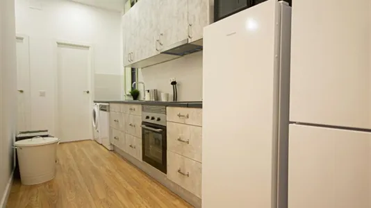 Rooms in Barcelona Ciutat Vella - photo 7