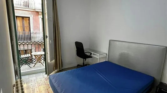 Rooms in Barcelona Ciutat Vella - photo 2