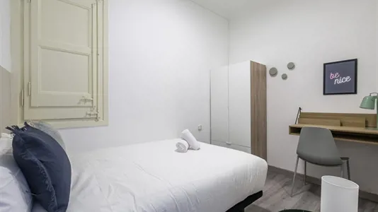 Rooms in Barcelona Eixample - photo 3