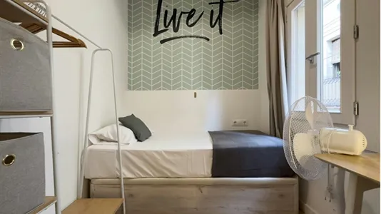 Rooms in Barcelona Ciutat Vella - photo 1