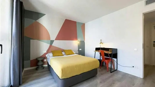 Rooms in Barcelona Ciutat Vella - photo 2