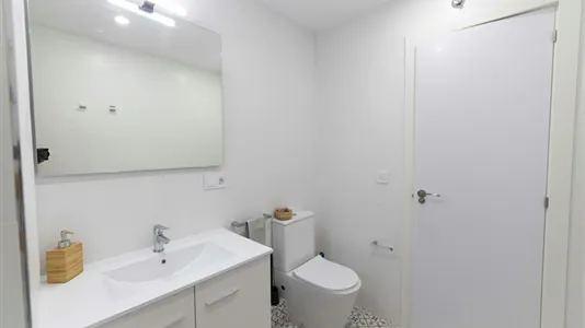 Rooms in Barcelona Sants-Montjuïc - photo 9